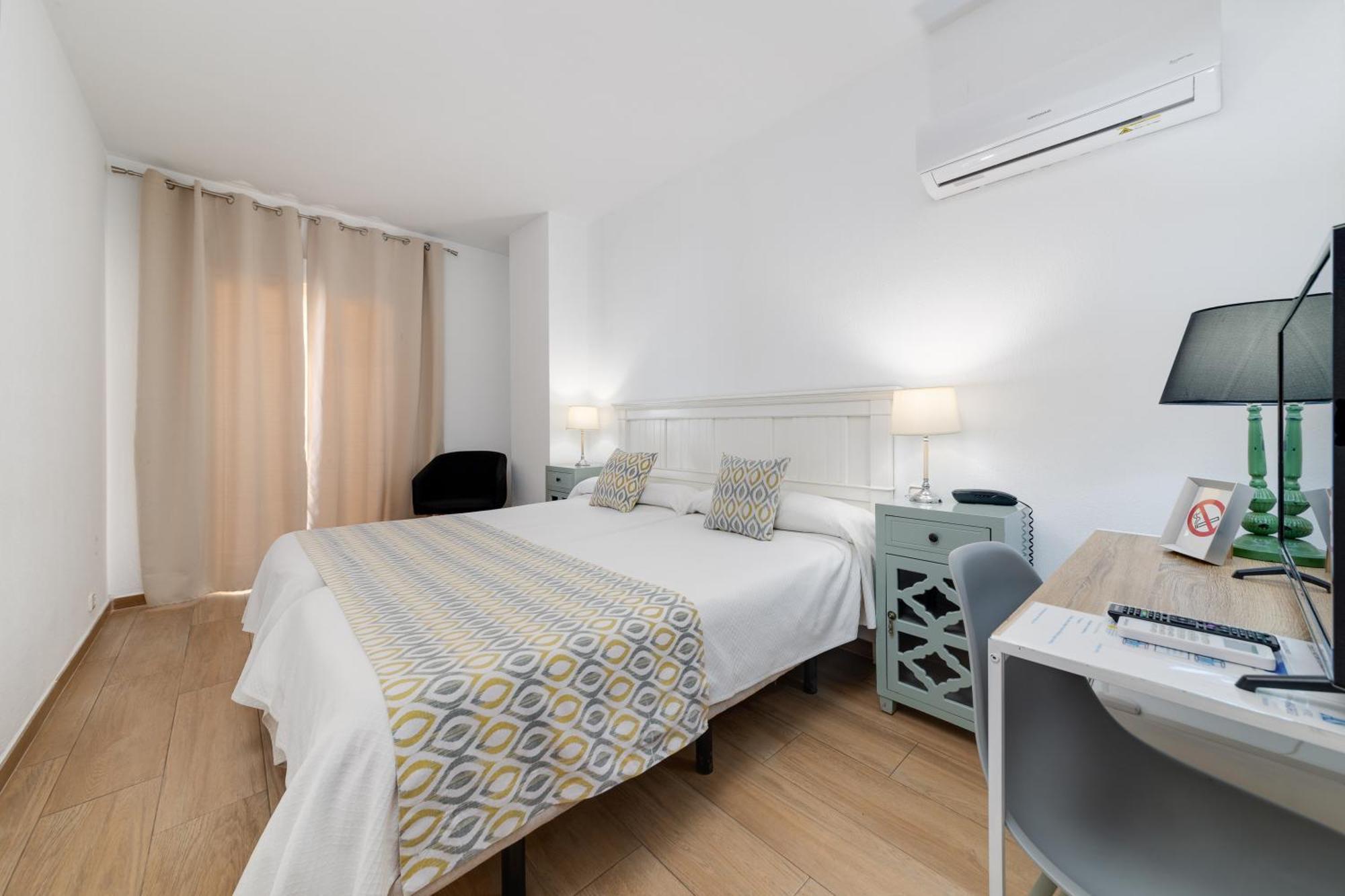 Hotel Madrid Torrevieja Bagian luar foto